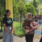 Kunjungan Kerja Anggota DPD RI, Ibu Anna Latuconsina di SMA Negeri 3 Maluku Tengah