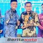 Walikota Ambon Terima Penghargaan Sutami Award dari Kementerian PU